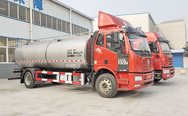 天潤(rùn)新東鮮奶運(yùn)輸車(chē)：24小時(shí)溫控筑牢品質(zhì)防線(xiàn)